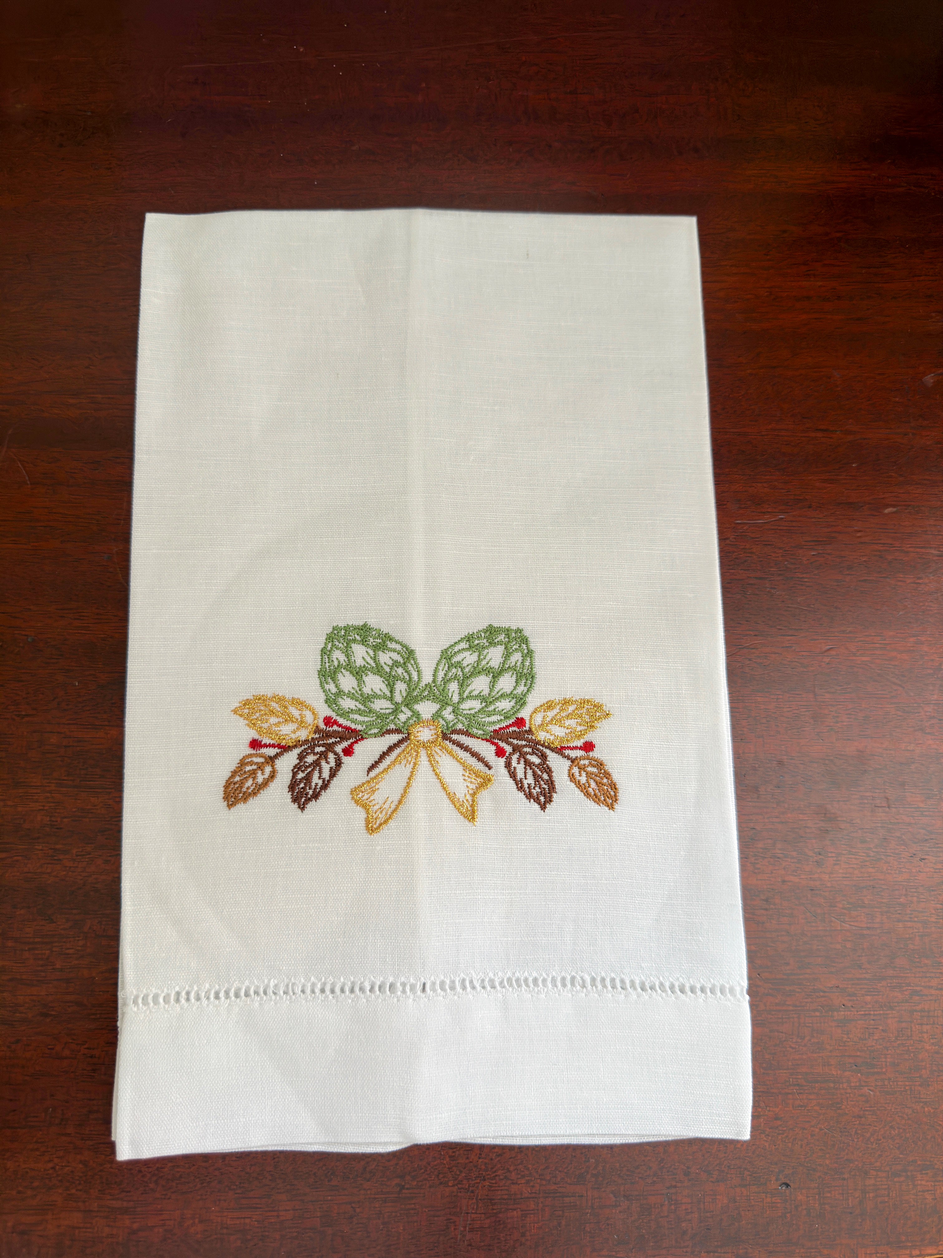 Fall Avacado Spray Guest Towel