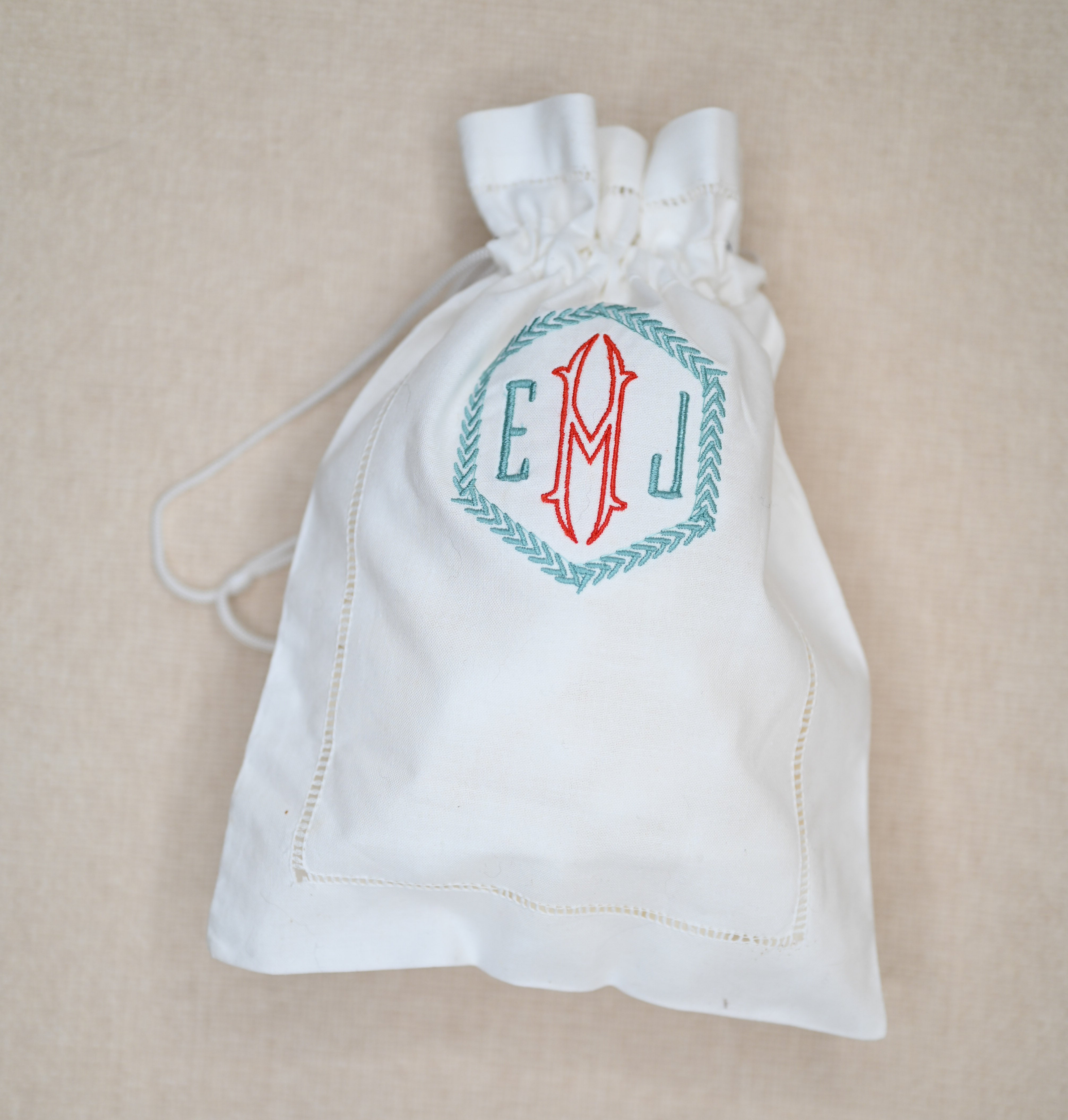 Linen Drawstring Cachet