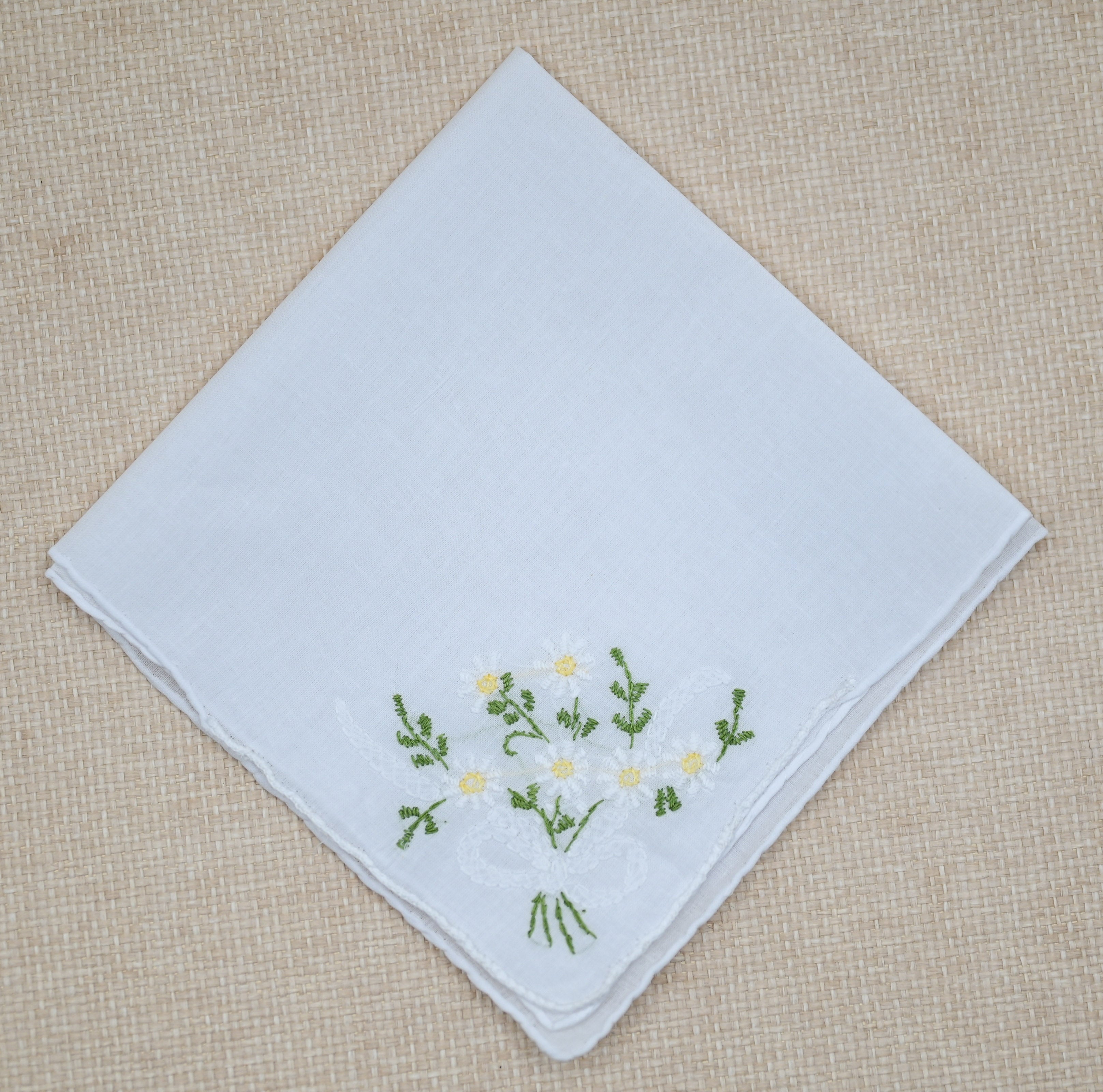 Ladies Hankie w/ Daisy Bouquet