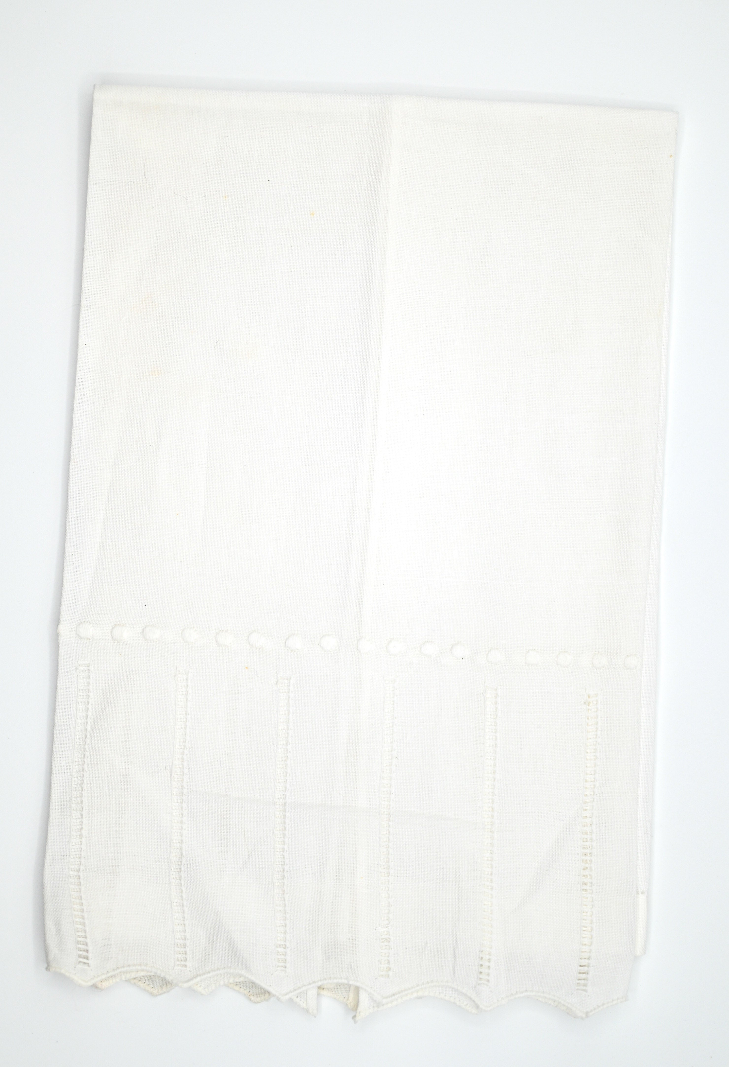 Hemstitch & Dot Guest Towel